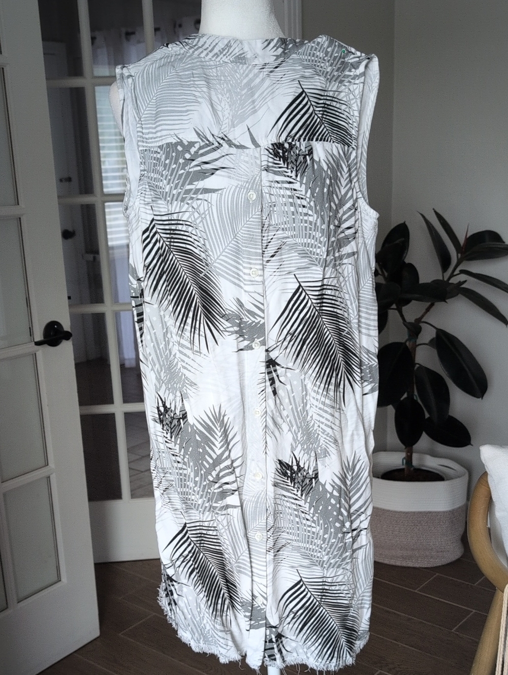 cloth & stone Gray and White Palm-Print Raw Edge Sleeveless Shirt Dress Small - Picture 6 of 11